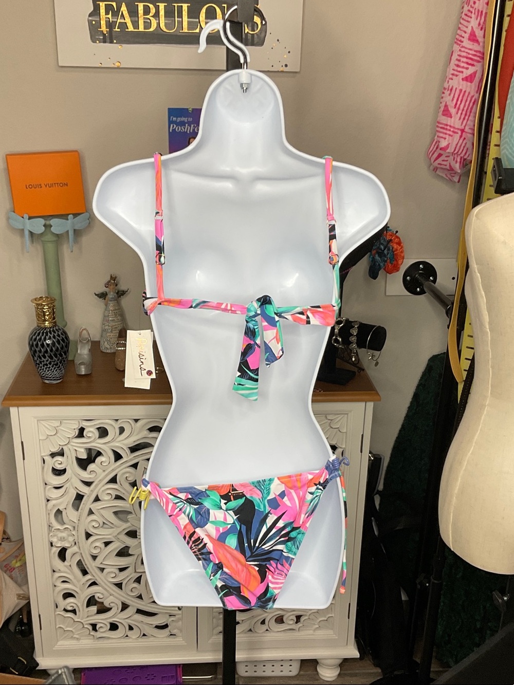 712 - Raisins NWT Tropical Floral Bikini Set in Pink, Green, Blue, Size Small - Picture 4 of 6